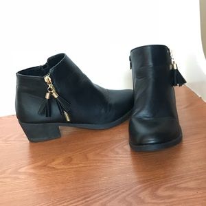 Black booties sz 7